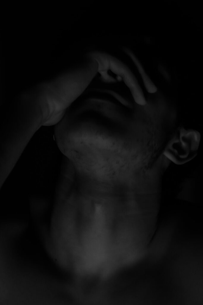 Depressão Silenciosa: Desvendando o Sofrimento Invisível por Trás do Sorriso